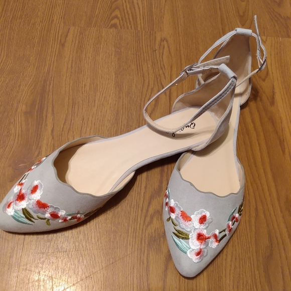 NWOT Qupid embroidered flats - Picture 3 of 6